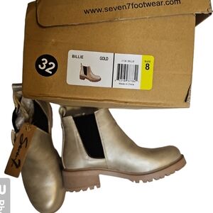 Brand New w/Tags Seven7 Footwear Billie Chelsea Boot Size 8 Gold